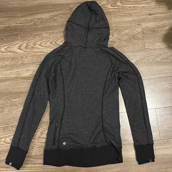 Lulu lemon long sleeve raglan hooded shirt - Picture 3 of 3